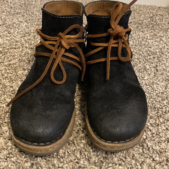 Born black booties with brown laces - Picture 5 of 6